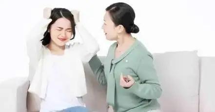 母第一时间要做这3件事！AG真人平台女儿被家暴父(图3)